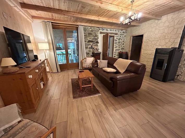 Gîte pour 8 personnes, avec vue et jardin, animaux acceptés à Allemond - 2