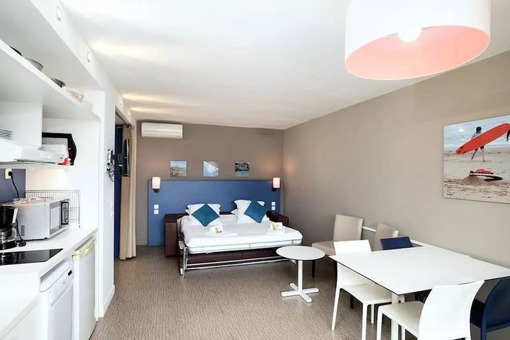 Gîte pour 4 personnes, avec terrasse, animaux acceptés dans Plage de Boulouris - 2