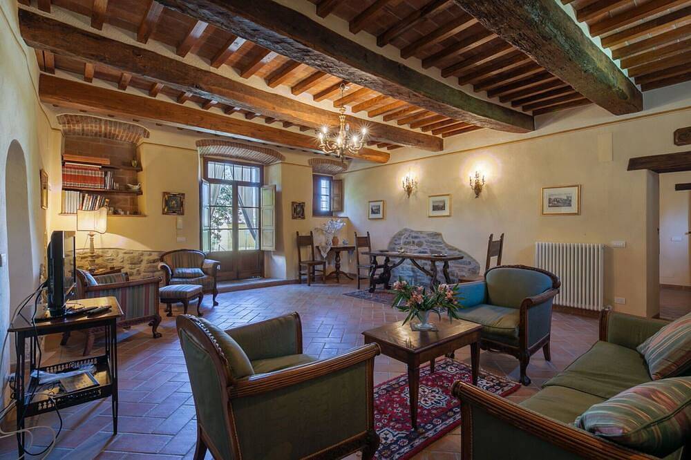 Villa in Cortona with 8 bedrooms sleeps 16 in Sodo, Cortona