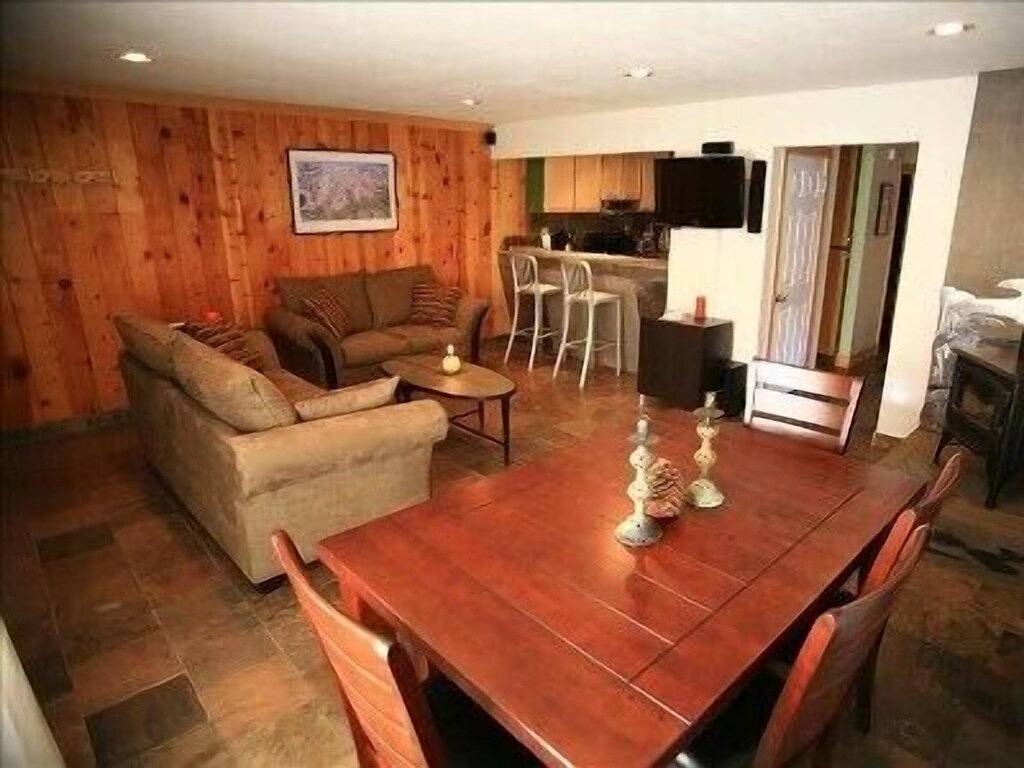 Ganze Wohnung, Tolle Wohnung mit Blick auf den Sherwin Ran. Neue Preise für diesen Winter! in Mammoth Lakes, Mammoth Mountain