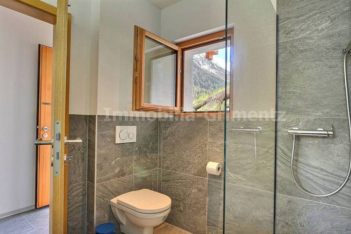 Sehr komfortables 3-stöckiges Chalet für 8 Personen, Wohnzimmer mit Kamin, Kochnische mit Geschirrsp in Grimentz, Anniviers