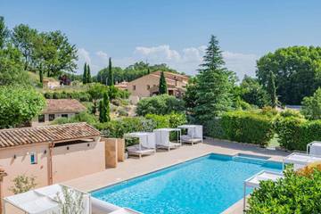 Hôtel pour 2 personnes, avec piscine et jardin ainsi que jacuzzi et sauna, animaux acceptés à Niozelles