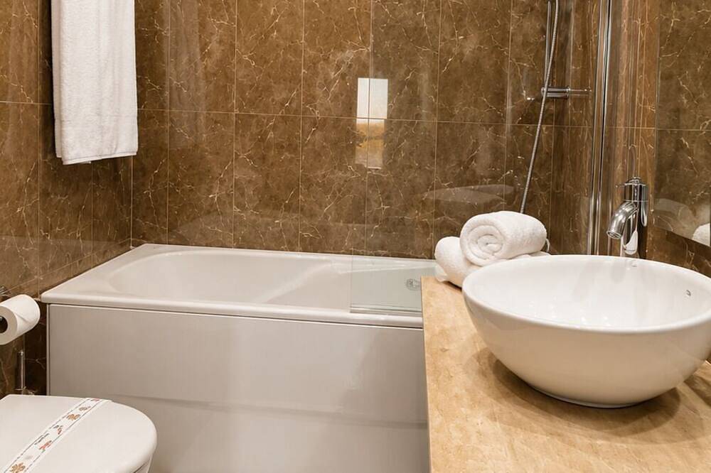 Pouso Du’Vagar is located in Cuba (Baixo Alentejo). The house is a spacious V4. in Cuba, Beja Distrikt