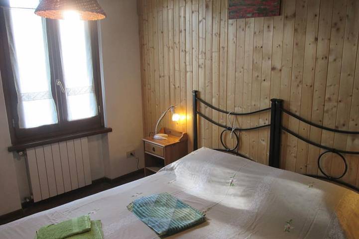 Ganze Wohnung, Apartment for couples with garden - 10 min from the lake! in Salò, Gardasee-Berge