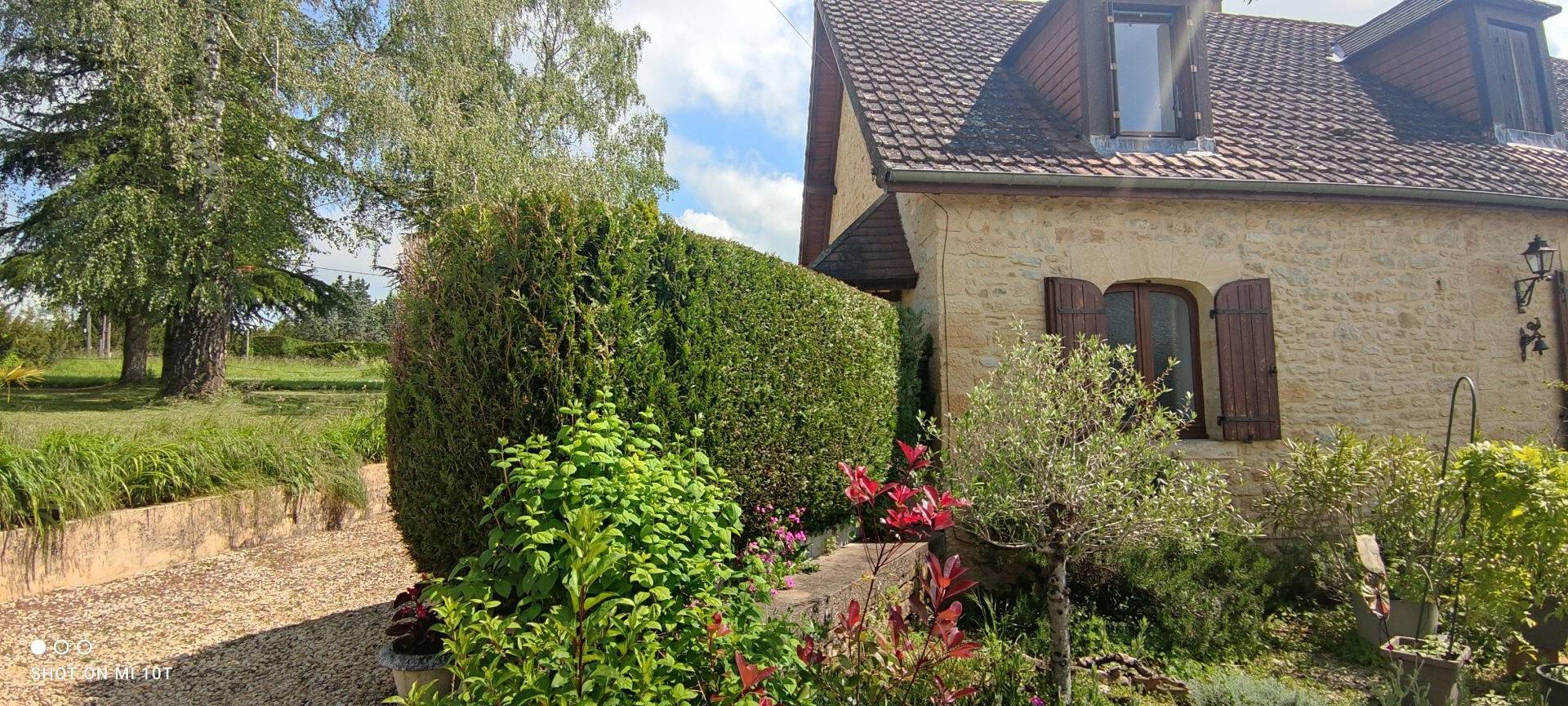 Maison de Vacances 'Écrin de Verdure' avec Terrasse Privée, Jardin Partagé et Wi-Fi in Sarlat-la-Canéda, Périgord Noir