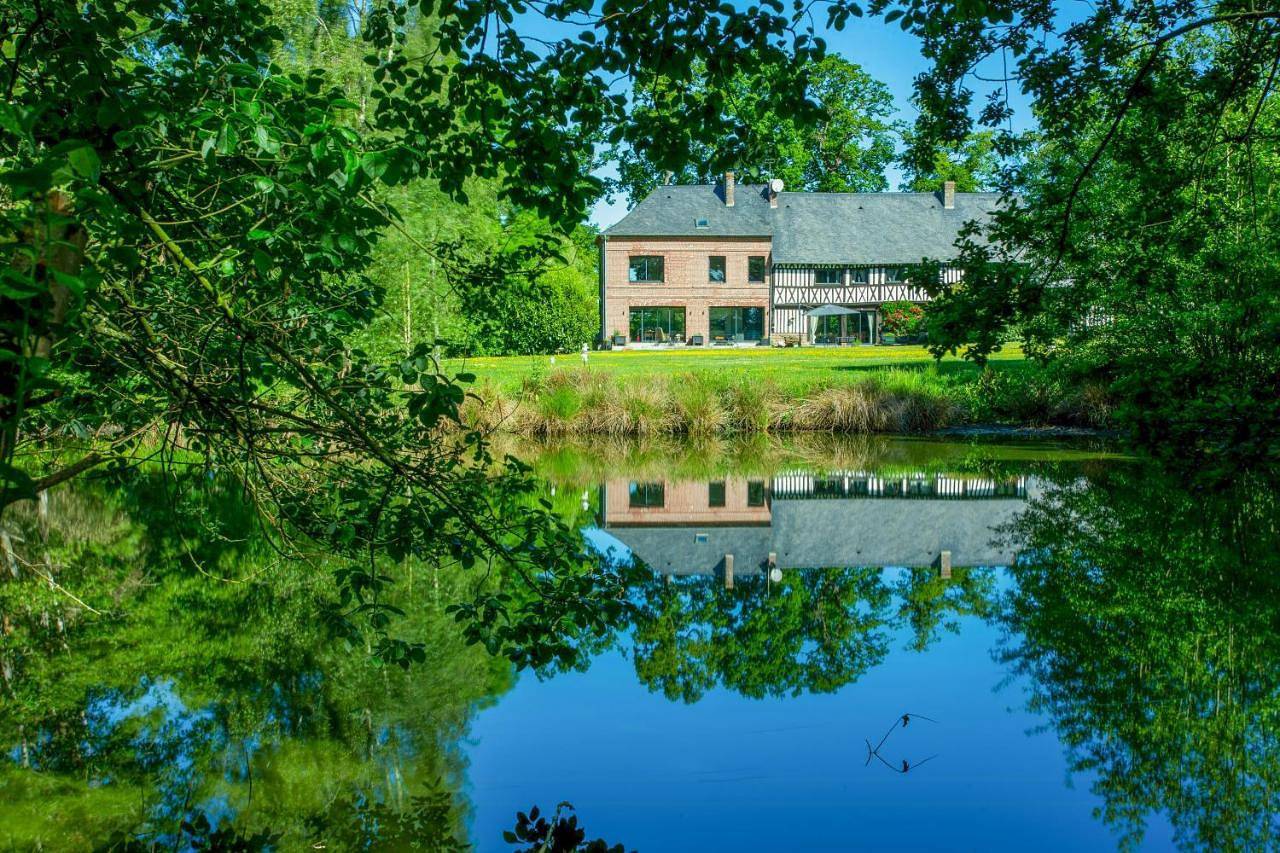 Authentic House With Pond Near Étretat in Yébleron, Région du Havre