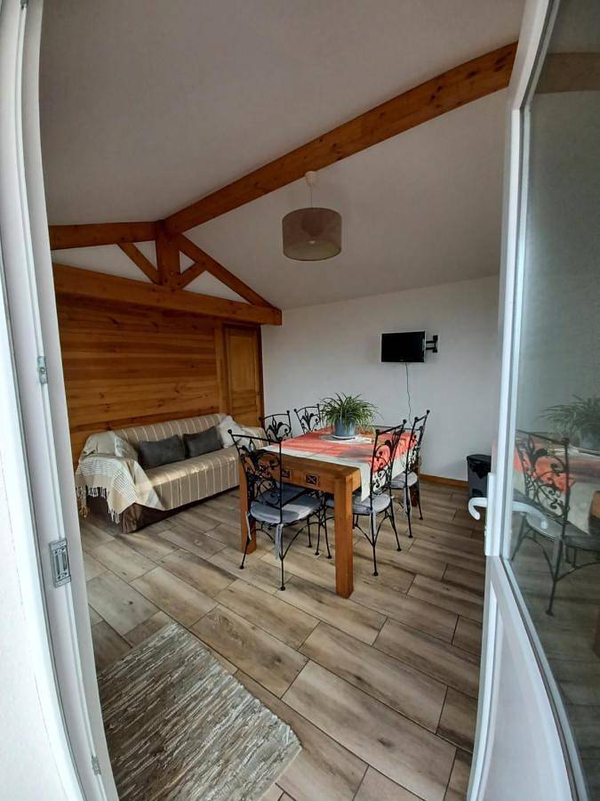 Two-Bedroom House in Bégaar, Région de Dax