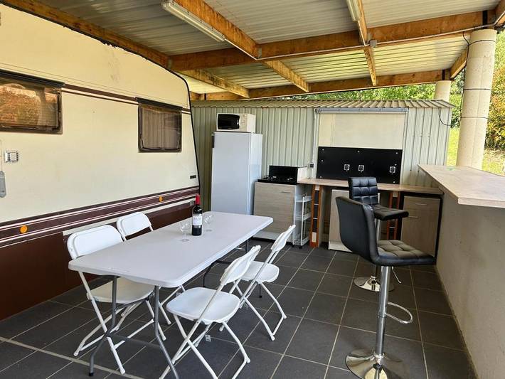 Location de vacances pour 3 personnes, avec terrasse ainsi que jardin et vue à Mons (Béziers)