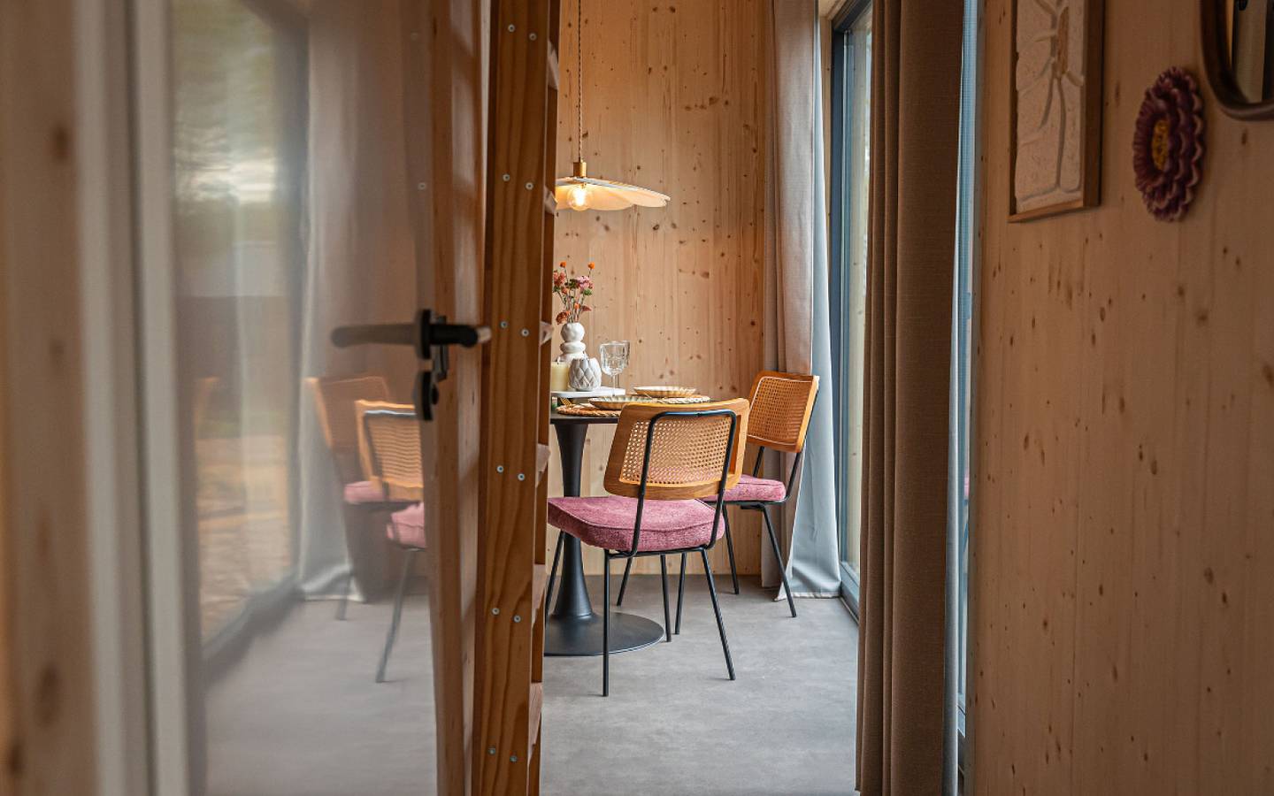 Gemütliches Tiny House für 2 Personen mit Hottub und Airco im kleinen Park Nähe Maastricht in Meerssen, Limburg (Niederlande)