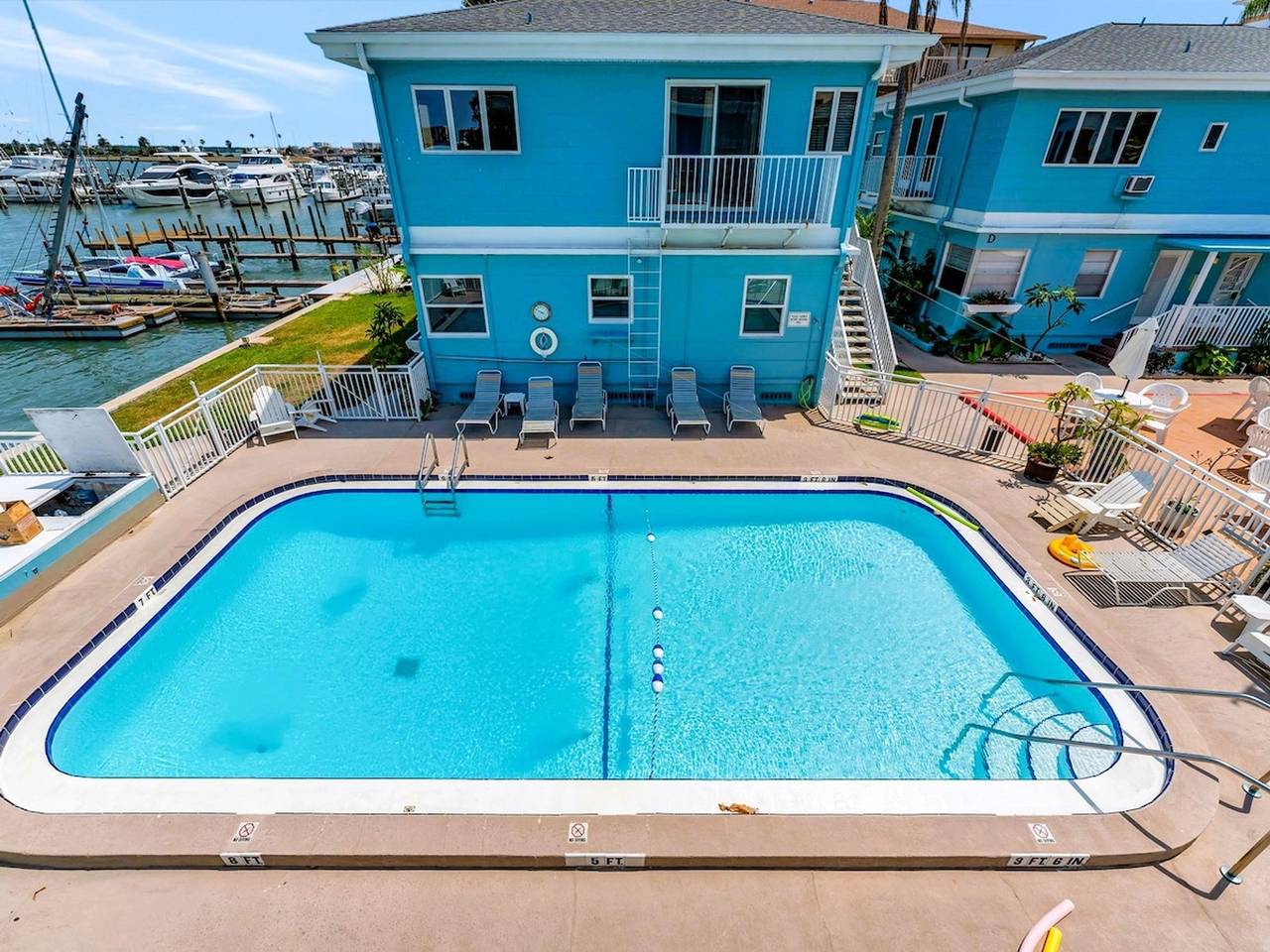 Estudio entero, Waterfront Corner Suite  Heated Pool  Near Beach in Clearwater Beach, Clearwater