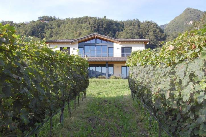 B&B für 3 Personen, mit Balkon und Terrasse sowie Garten und Seeblick in der Schweiz
