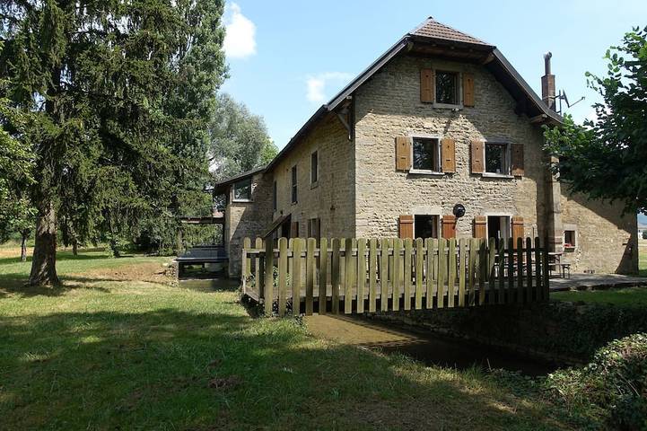 Gîte pour 13 personnes, avec terrasse et jardin à Ruffey-sur-Seille
