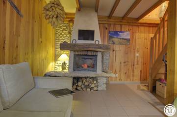 Gîte pour 7 personnes, avec terrasse et jardin à Chazey-sur-Ain