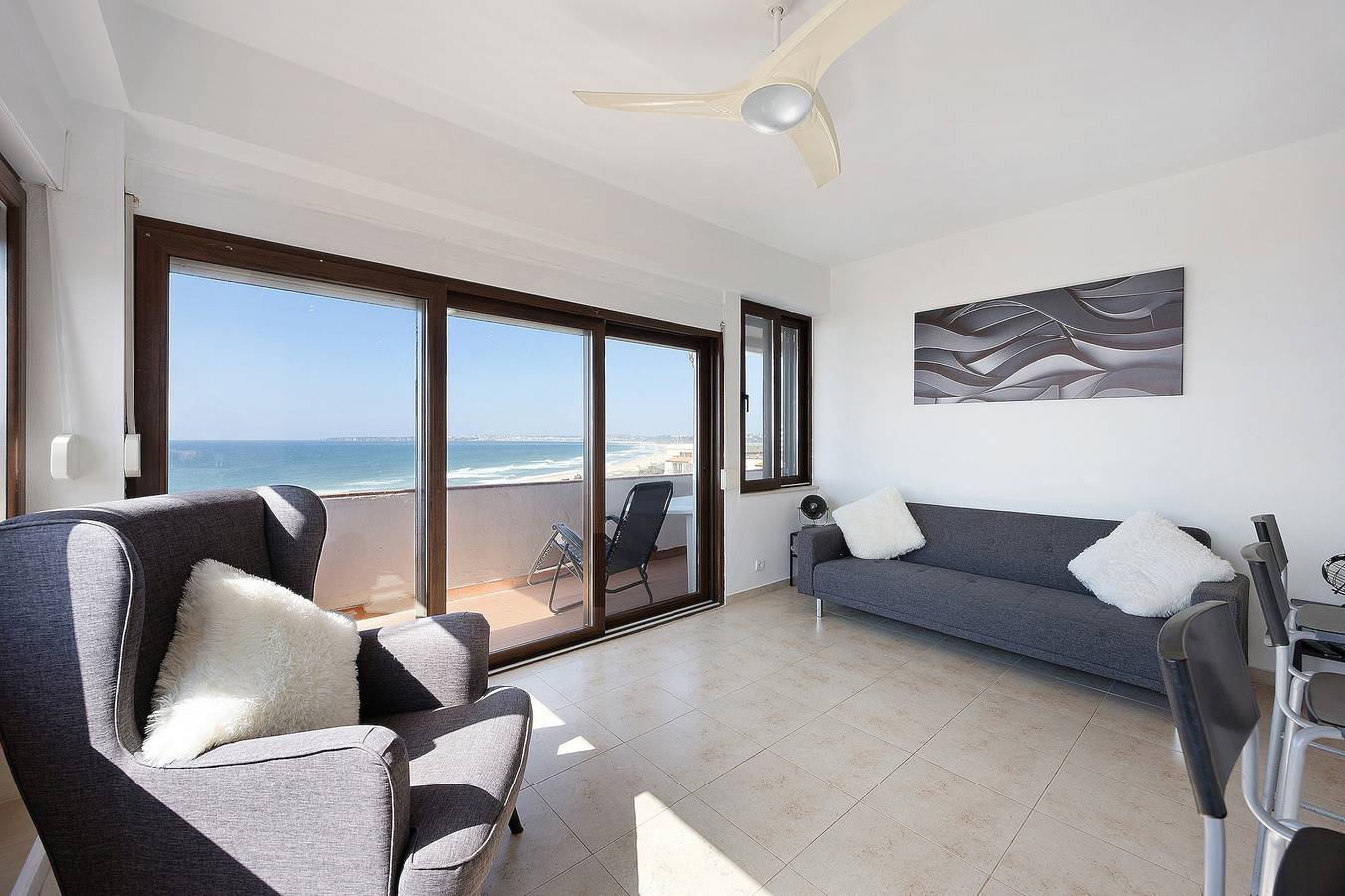 Entire apartment, Holiday Home 'Alvor Magnificent Beach View' with Sea View, Balcony and Wi-Fi in Praia do Alvor, Faro District