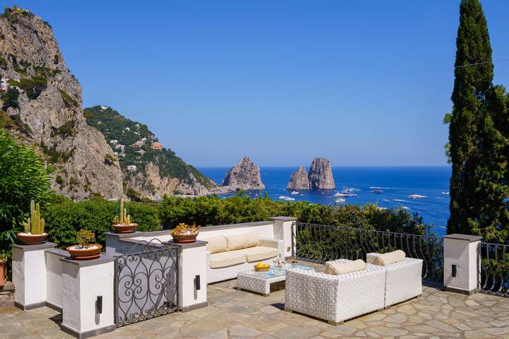Villa per 5 persone, con Balcone e Idromassaggio nonché Terrazza e Giardino a Capri
