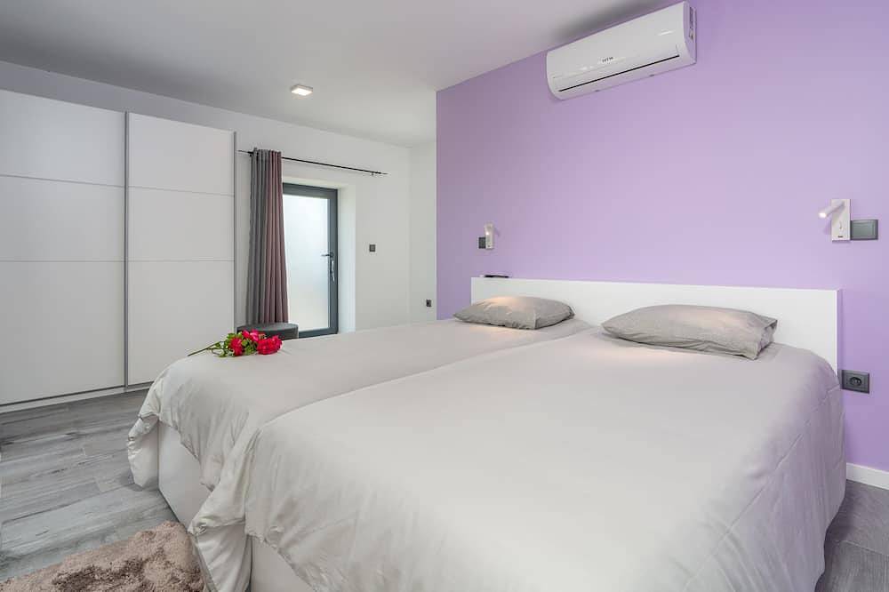 Casa da Portada, by the fountain with views to Calheta in Calheta, Madeira