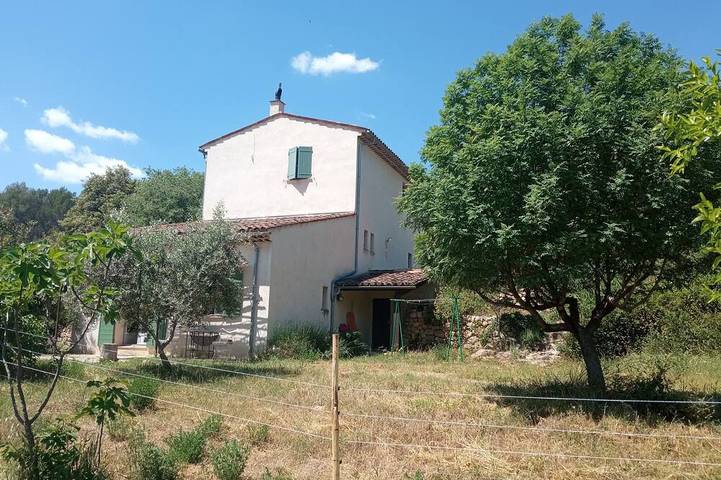 Gîte pour 4 personnes, avec jardin à Ampus