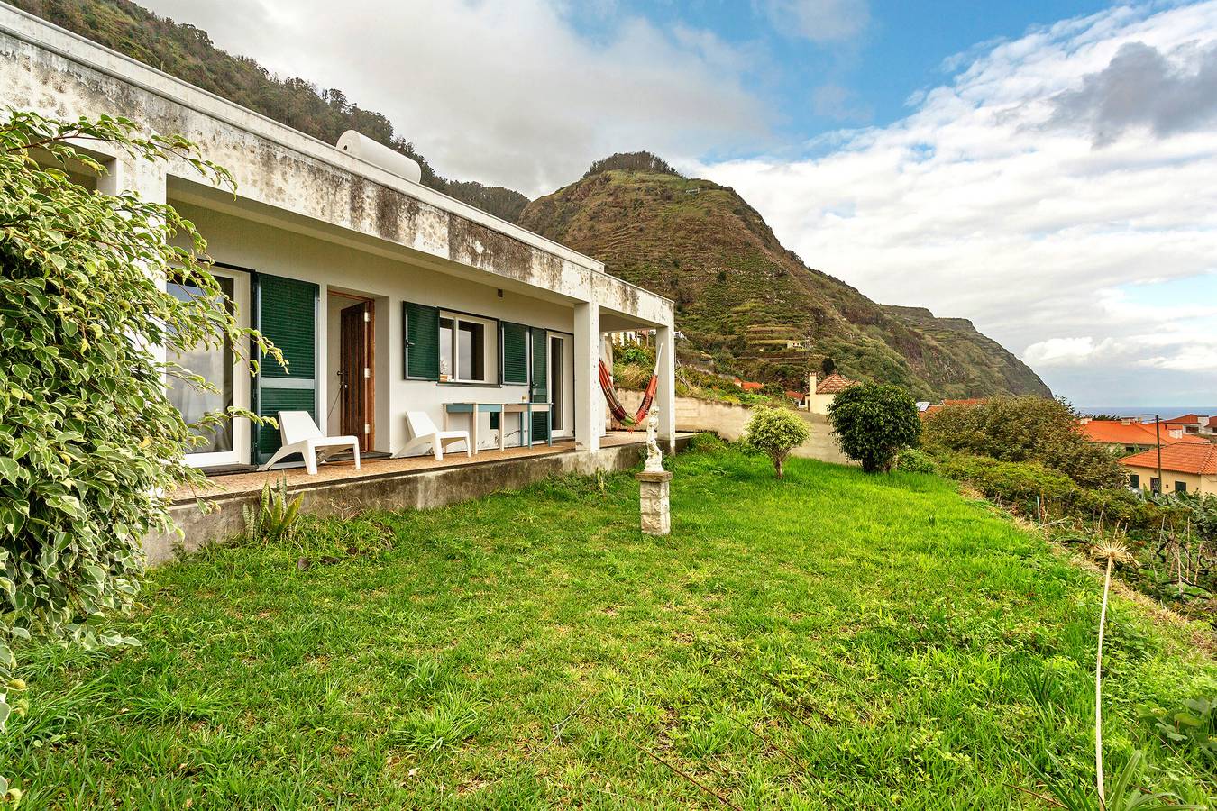 Ferienhaus 'Blissful Haven - Soulful Stays' mit Meerblick, privater Terrasse und Wlan in Porto Moniz, Madeira