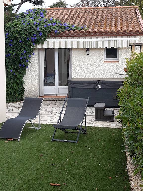 Studio entier, Gite du Soleil - Piscine, jacuzzi in Pouzolles, Région de Béziers