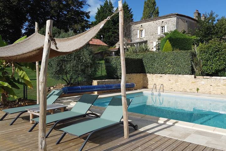 Location de vacances pour 6 personnes, avec jardin et piscine à Sauveterre-la-Lémance