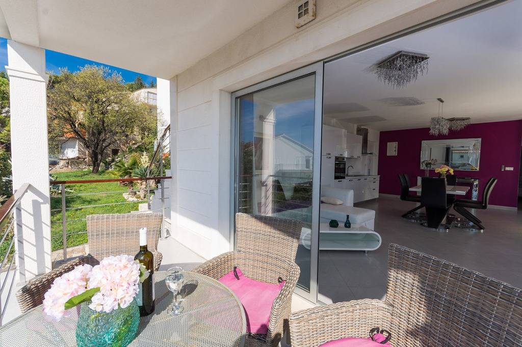 Ganze Wohnung, Ferienwohnung in Tribunj mit Meerblick, Terrasse, Klimaanlage, W-Lan (4265-2) in Tribunj, Šibenik-Knin