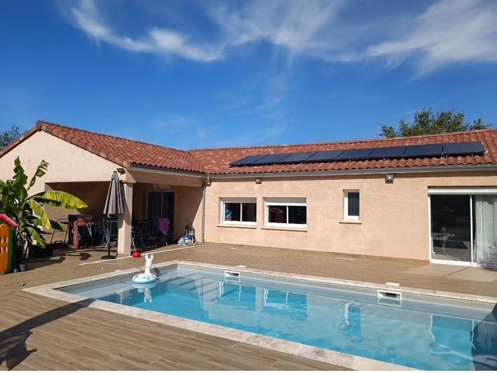 Location de vacances pour 8 personnes, avec jardin et piscine à Lachapelle-Auzac