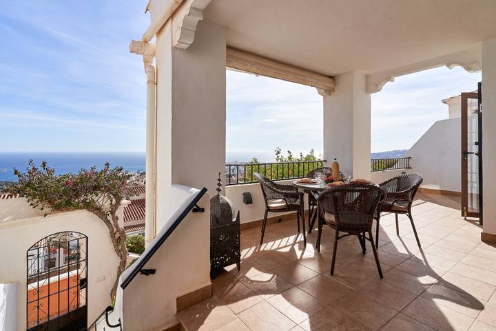 Apartamento entero, Apartamento 'Casa Limón' con vistas al mar, Wi-Fi y aire acondicionado in Nerja, Costa del Sol