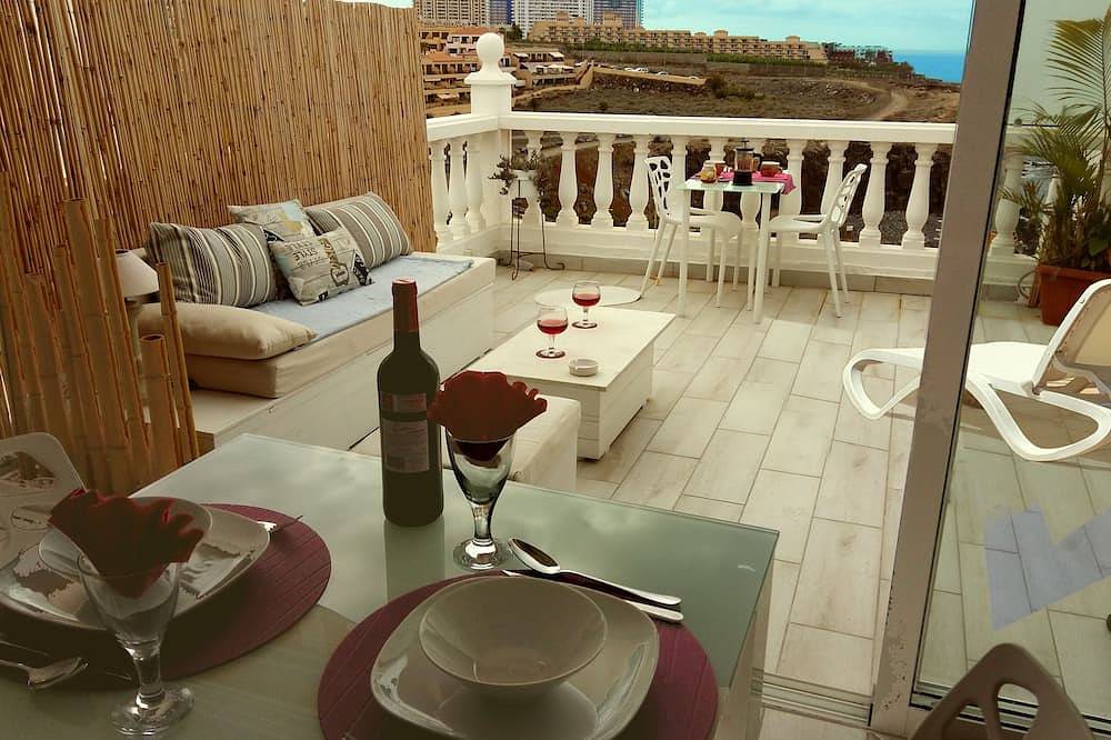 Entire apartment, Vast modern T2 in 1st line of sea in Sueno Azul, Adeje