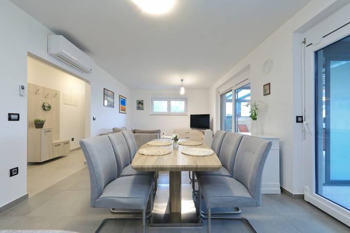 Ganze Wohnung, Villa Leda- apartment with private pool and garden in Strand Kožino, Zadar (Kommun)