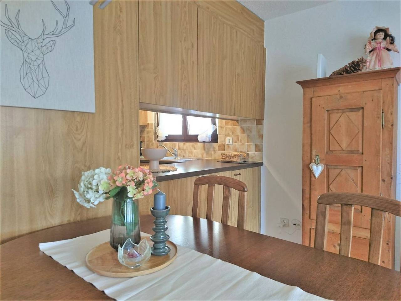 Ganze Wohnung, Ferienwohnung in gepflegter Residenz an Top-Lage mit Hallenbad und Sauna in Muralto, Tessiner Alpen