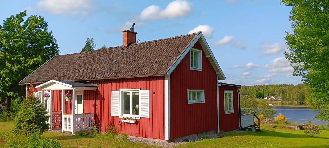 Ferienhaus für 5 Personen, mit Terrasse und Garten sowie Seeblick in Holmsjö