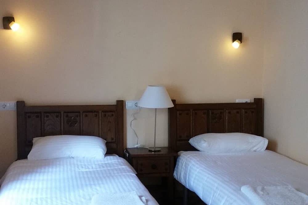 Charming cottage with amazing views in a quiet mountain village in Amieva, Lakes of Covadonga