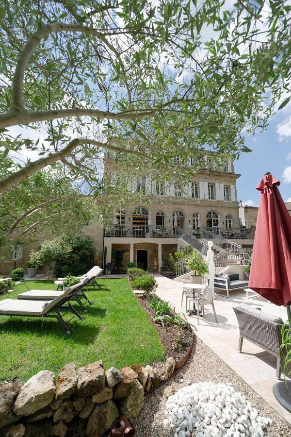 Location de vacances pour 2 personnes, avec jacuzzi et piscine ainsi que sauna et jardin à Lussac - 3