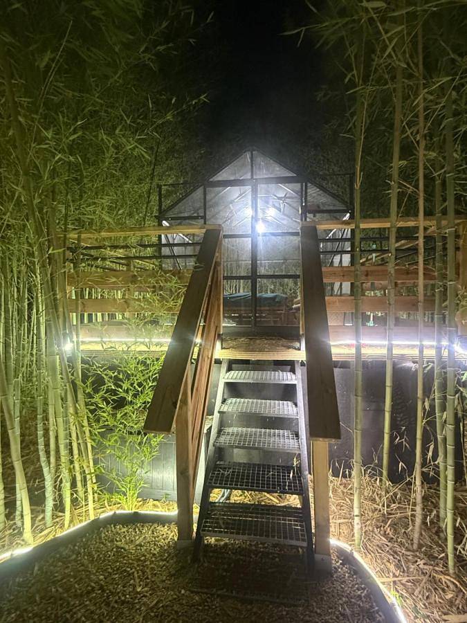 Tente pour 2 personnes, avec Jacuzzi et Terrasse ainsi que Jardin et Vue