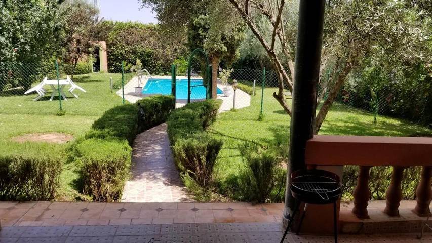 Villa pour 12 personnes, avec piscine ainsi que vue et jardin, adapté aux familles