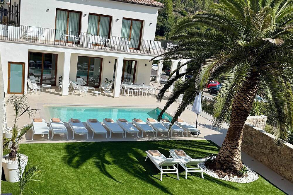 Villa Raquel Montanejos, 12 personas, 6 baños, piscina, jardín, barbacoa. in Montanejos, Provincia de Castellón