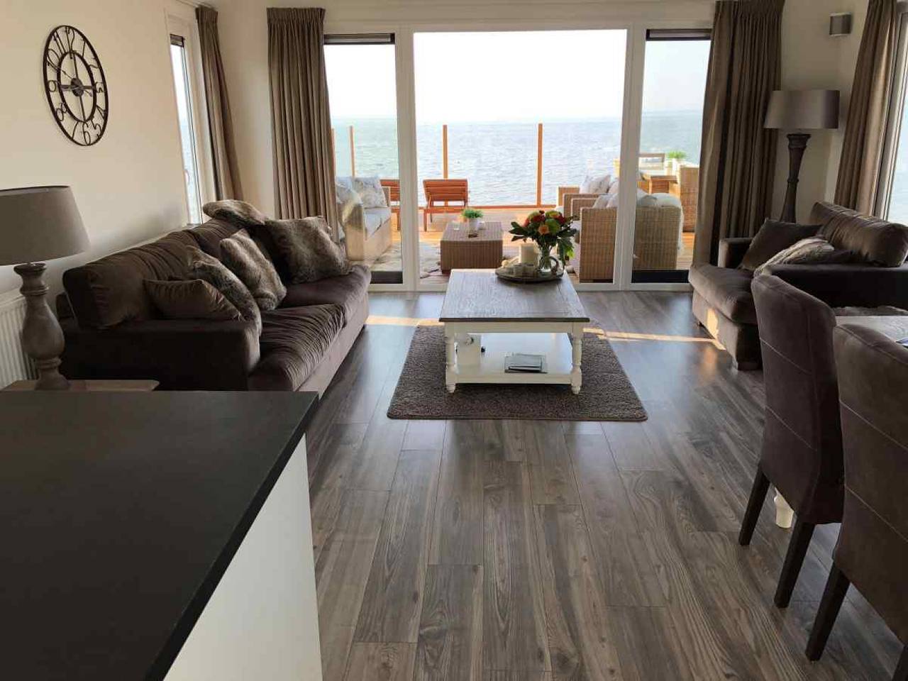 Prachtige villa voor 6 personen aan het Markermeer met mooi uitzicht vanaf het terras in Bovenkarspel, Markermeer