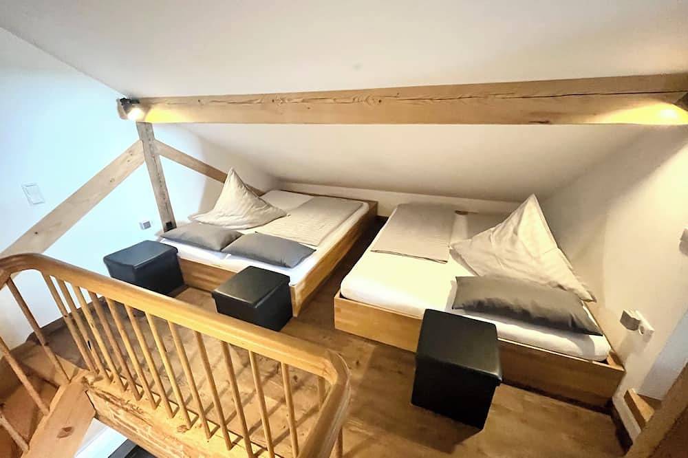 Ganze Wohnung, Ferienwohnung (95qm) mit ebenerdiger Terrasse und Balkon in Lichtenfels (Bayern), Oberes Maintal - Coburger Land