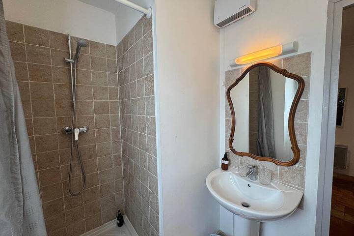 Appartement entier, Studio Ouest - Chambre Vignoble Château Barbebelle in Rognes, Région d'Aix-en-Provence