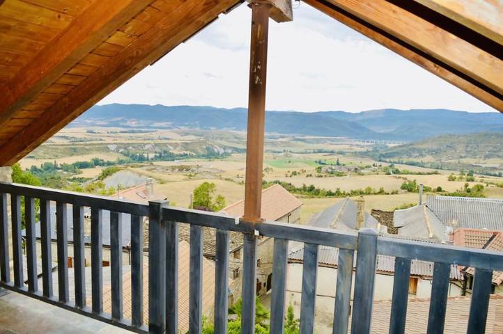 Casa rural para 9 personas, con vistas y jardín, Se admiten mascotas en Jaca