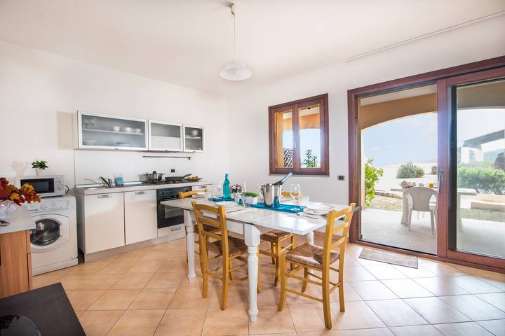 Gîte pour 4 personnes, avec vue sur l’océan et terrasse, adapté aux familles dans Santa Teresa Gallura - 2