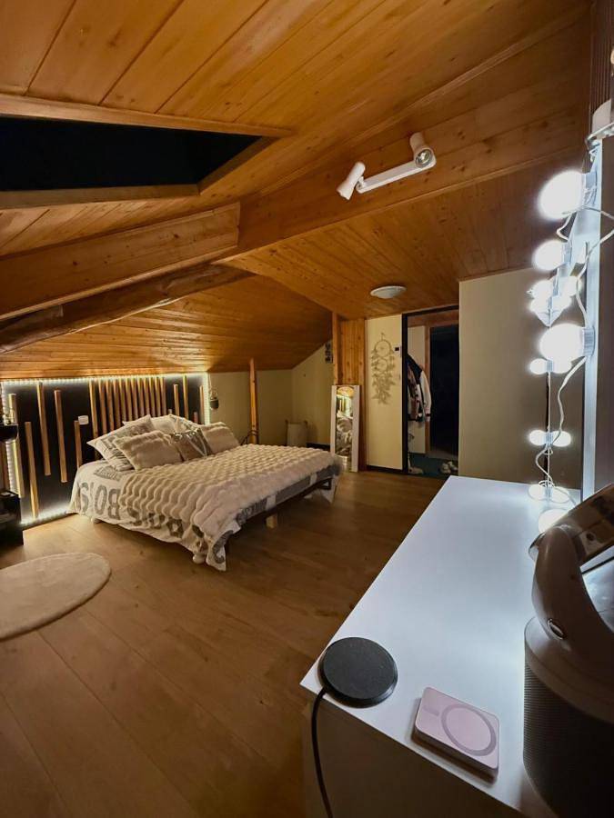 Location de vacances pour 8 personnes, avec terrasse et vue à La Llagonne - 4