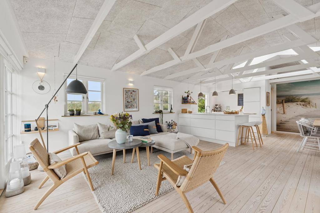 Lyst og hyggelig sommerhus med vildmarksbad in Søndervig, Holmsland Klit