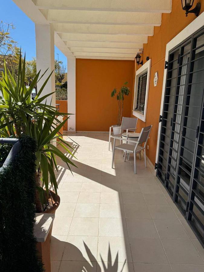Apartamento para 5 personas, con Balcón además de Terraza y Piscina en Monforte del Cid