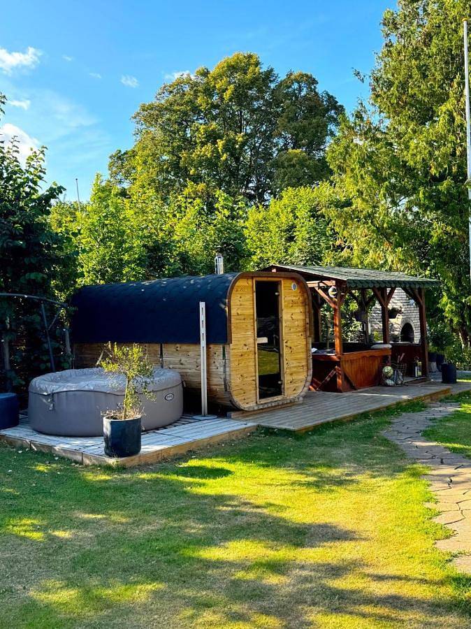 Villa for 6 personer, Jacuzzi og Terrasse i tillegg til Hage og Sauna i Odder