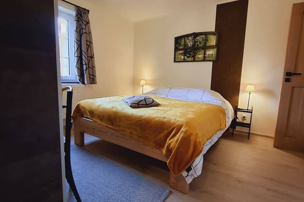 Gîte Les bergeronnettes-Ferienhaus-Ensuite mit Bad-Blick auf die Landschaft in Tavigny, Houffalize