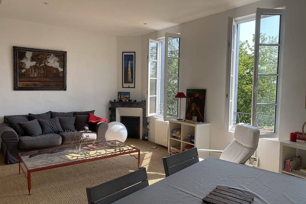 Appartement entier, Appartement de 5 pièces à 2 mn à pied du bourg. 5 mn des plages, 25 mn de Royan. in La Tremblade, Côte de Beauté