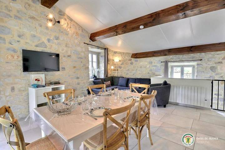 Location de vacances pour 4 personnes, avec vue ainsi que terrasse et piscine à Saint-Maurice-d'Ibie - 3