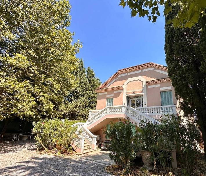 Chambre d’hôte pour 3 personnes, avec Terrasse et Jardin ainsi que Bassin pour enfant et Piscine