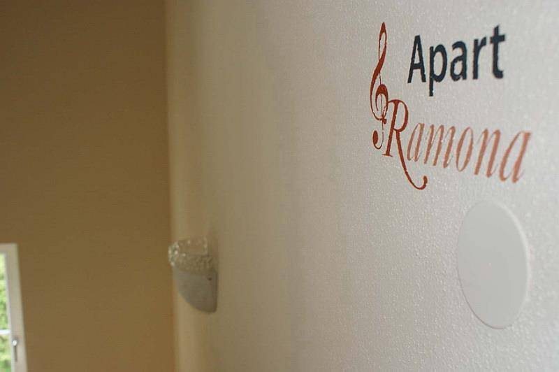 Ganze Ferienwohnung, Apart Ramona (2. Stock) in Tuxer Alpen, Aschau im Zillertal